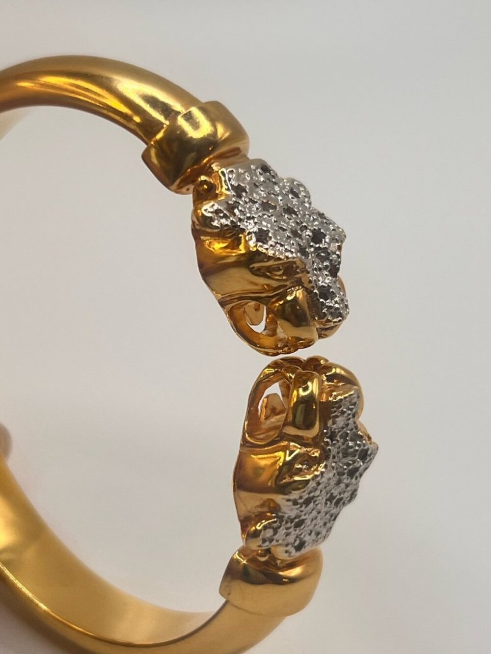 Vintage Gold Tone Double Panther Head Bangle Bracelet Hinged XS/S - Picture 2 of 4